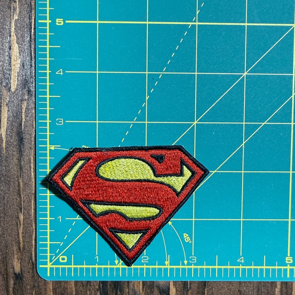 ✨3/$20✨Superman Embroidered Patch - Picture 2 of 3